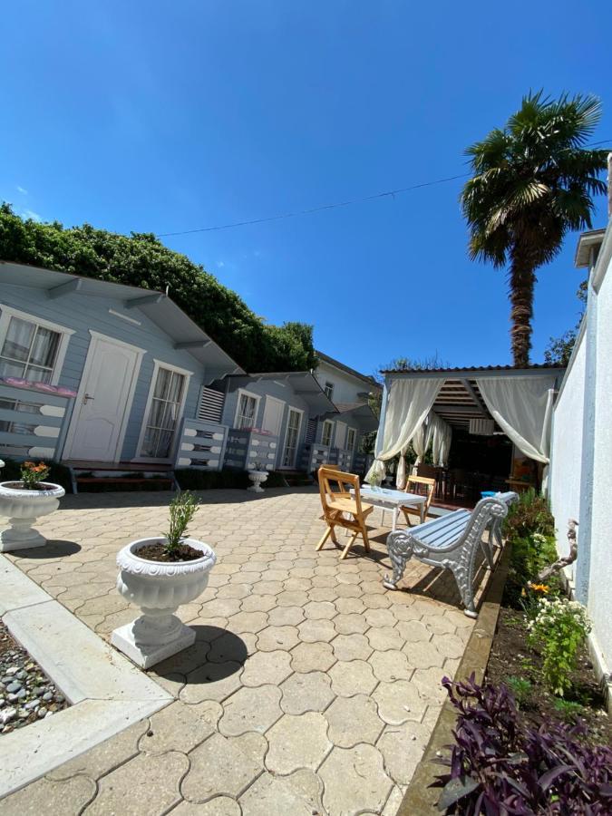 Эко Домики У Моря В Гаграх Gagra Exterior photo