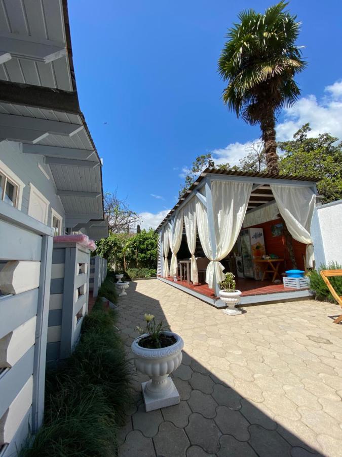 Эко Домики У Моря В Гаграх Gagra Exterior photo